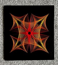 Fadenbild auf Holz mit