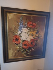 Gestickte Blumen in einer Vase